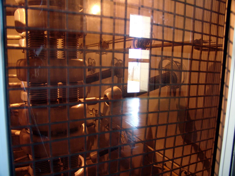 O interior da sala de vlvulas, fotografadas por um vidro